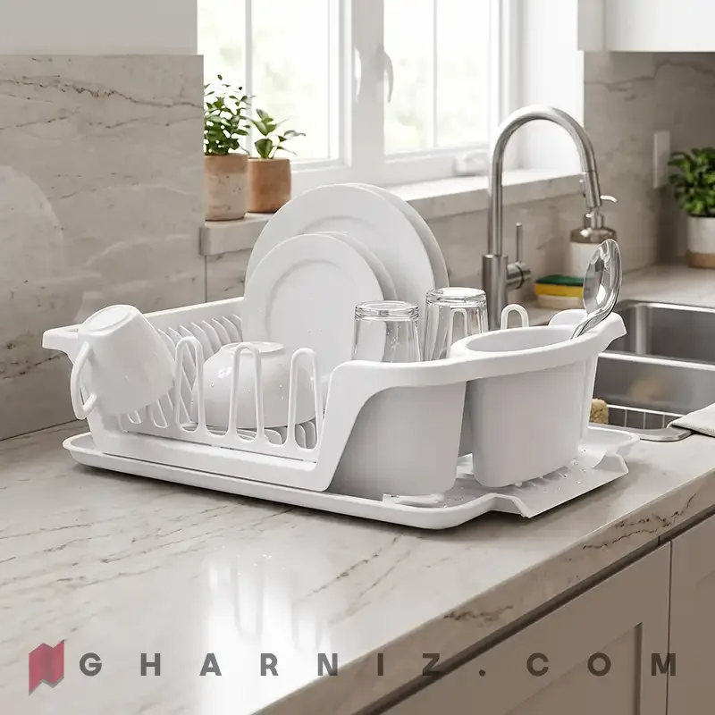 آبچکان پلاستیکی لادن سفید روی زمینه‌ی روشن