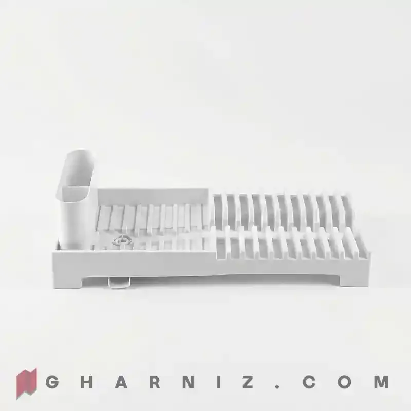 آبچکان پلاستیکی روشا رنگ سفید با ناودان تخلیه آب روی زمینه‌ی روشن