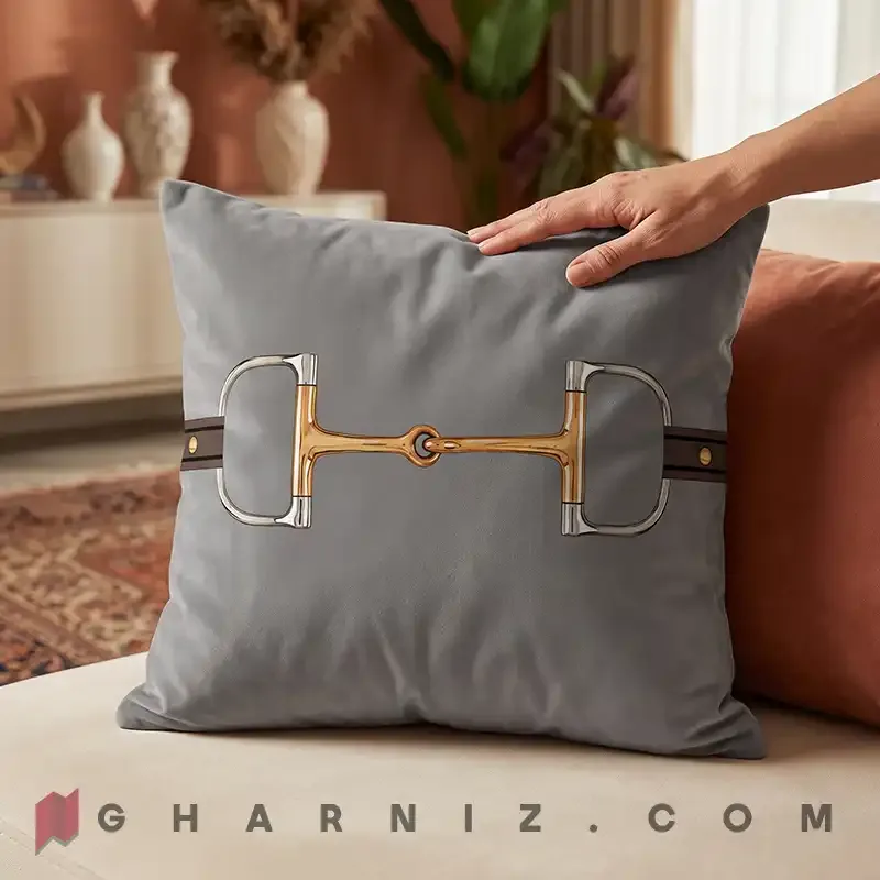 کاور کوسن مخمل طرح یراق طلایی کد gh-c774 — تصویر 10