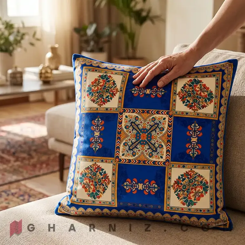 کاور کوسن مخمل طرح ترنج و دسته‌ گل قاب‌ دار کد gh-c816 — تصویر 8