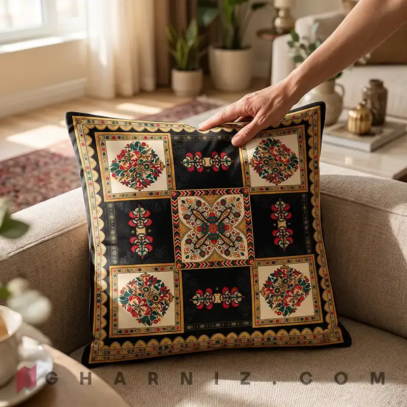 کاور کوسن مخمل طرح ترنج و دسته‌ گل قاب‌ دار کد gh-c816 — تصویر 7