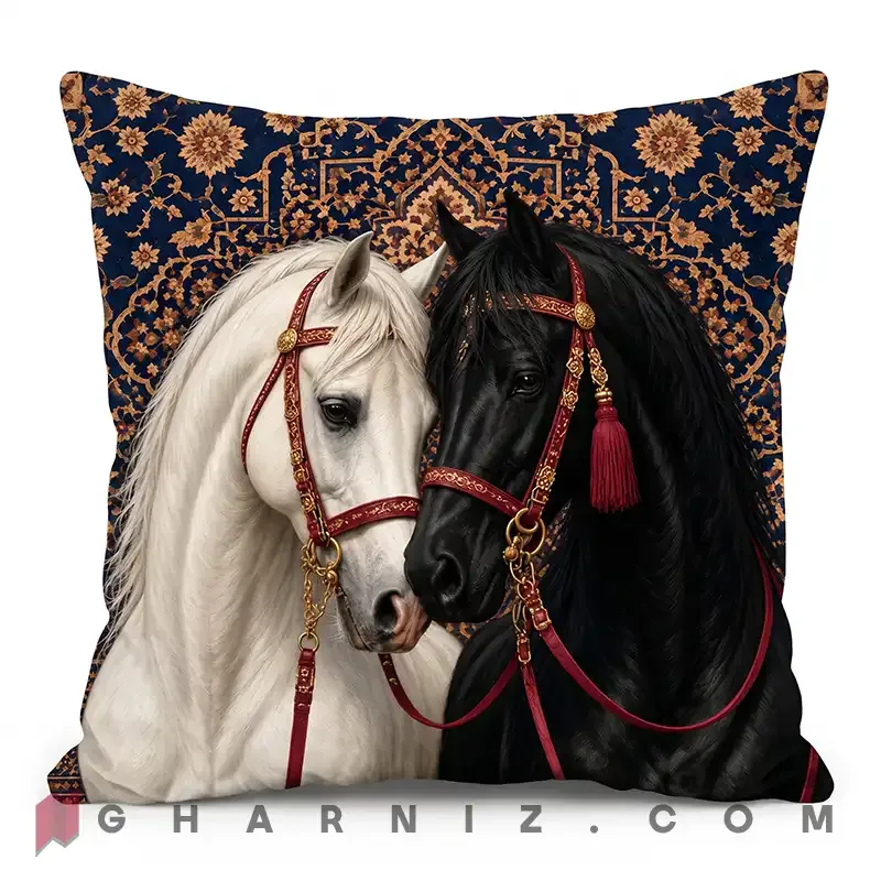 کاور کوسن مخمل طرح دو اسب با یراق زرشکی و فرش ایرانی کد gh-c825 — تصویر 2