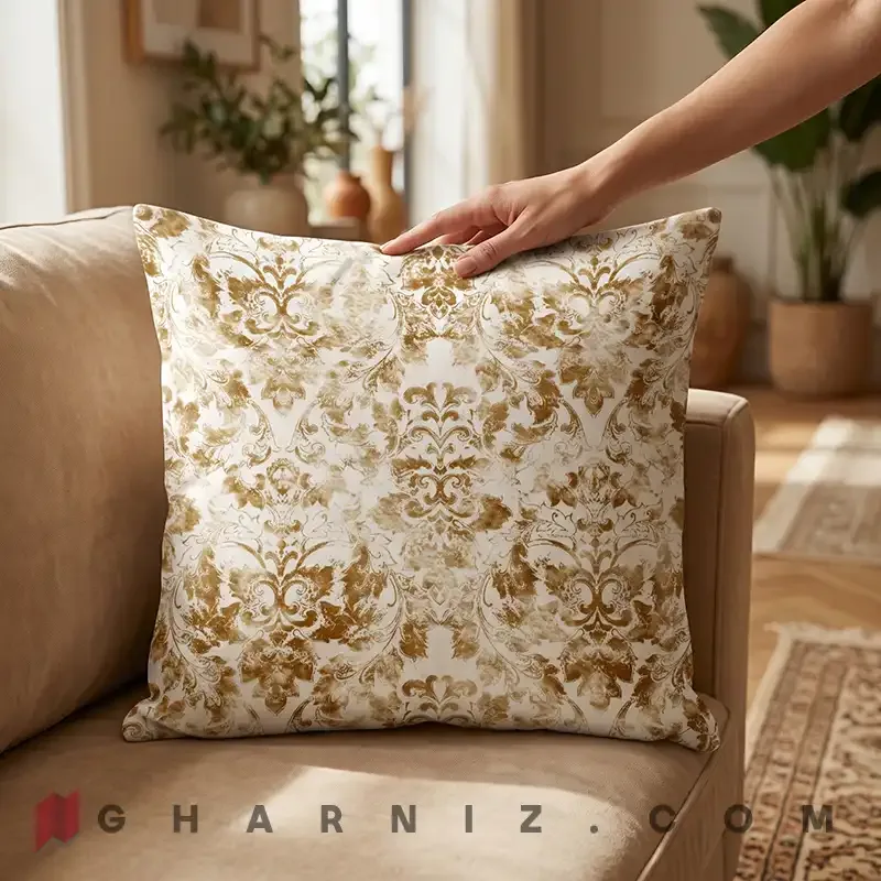 کاور کوسن مخمل طرح داماسک پتینه طلایی کد gh-c745 — تصویر 2