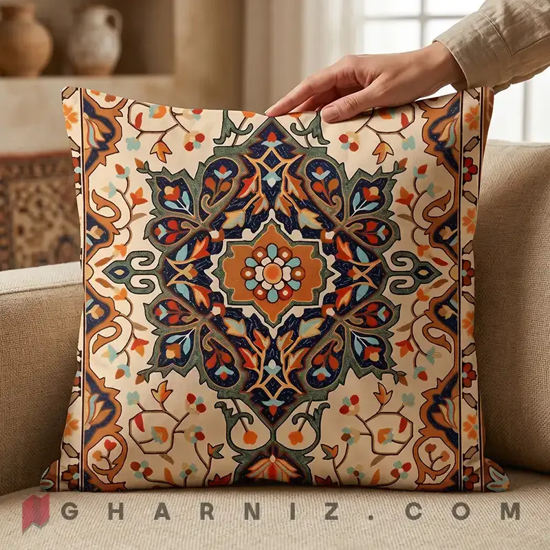 کاور کوسن مخمل طرح فرش ترنج گلدوزی کد gh-c749 — تصویر 4