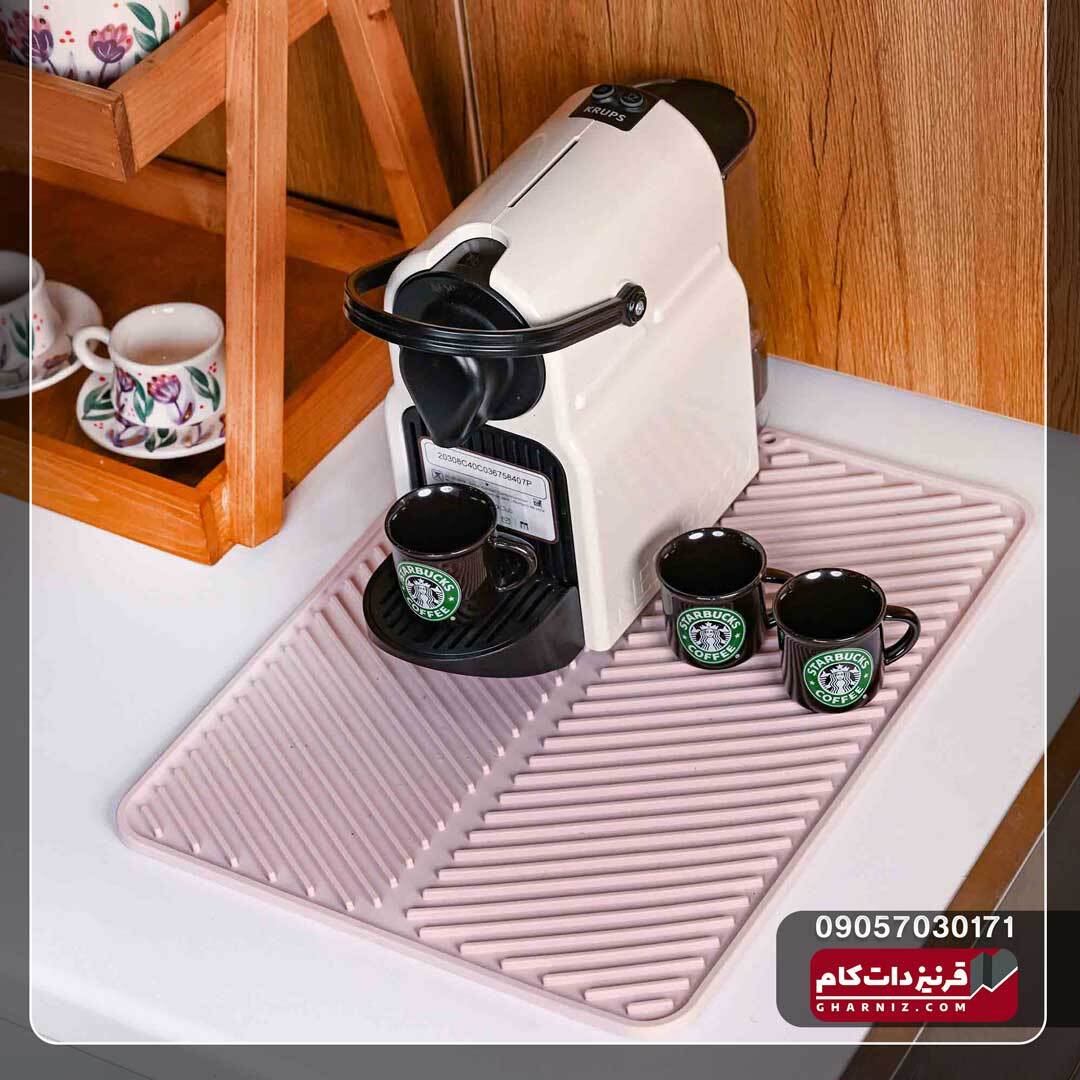 مت زیر دستگاه اسپرسوساز صورتی